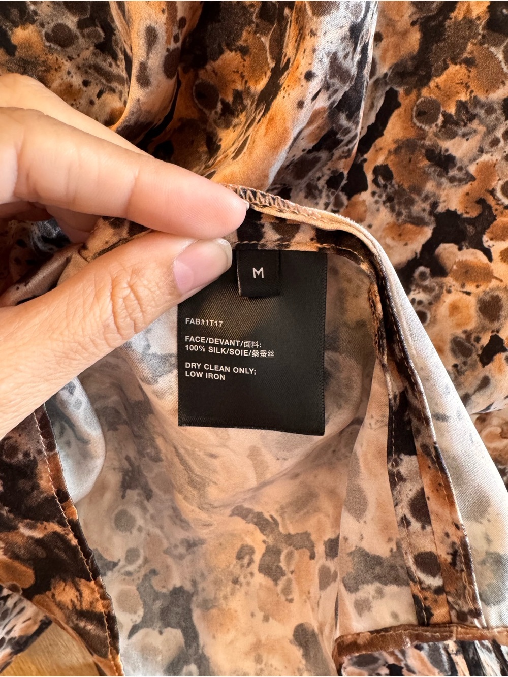 Lafayette 148 Classic Silk Floral Button Down Dark Academia Shirt M - Picture 4 of 4